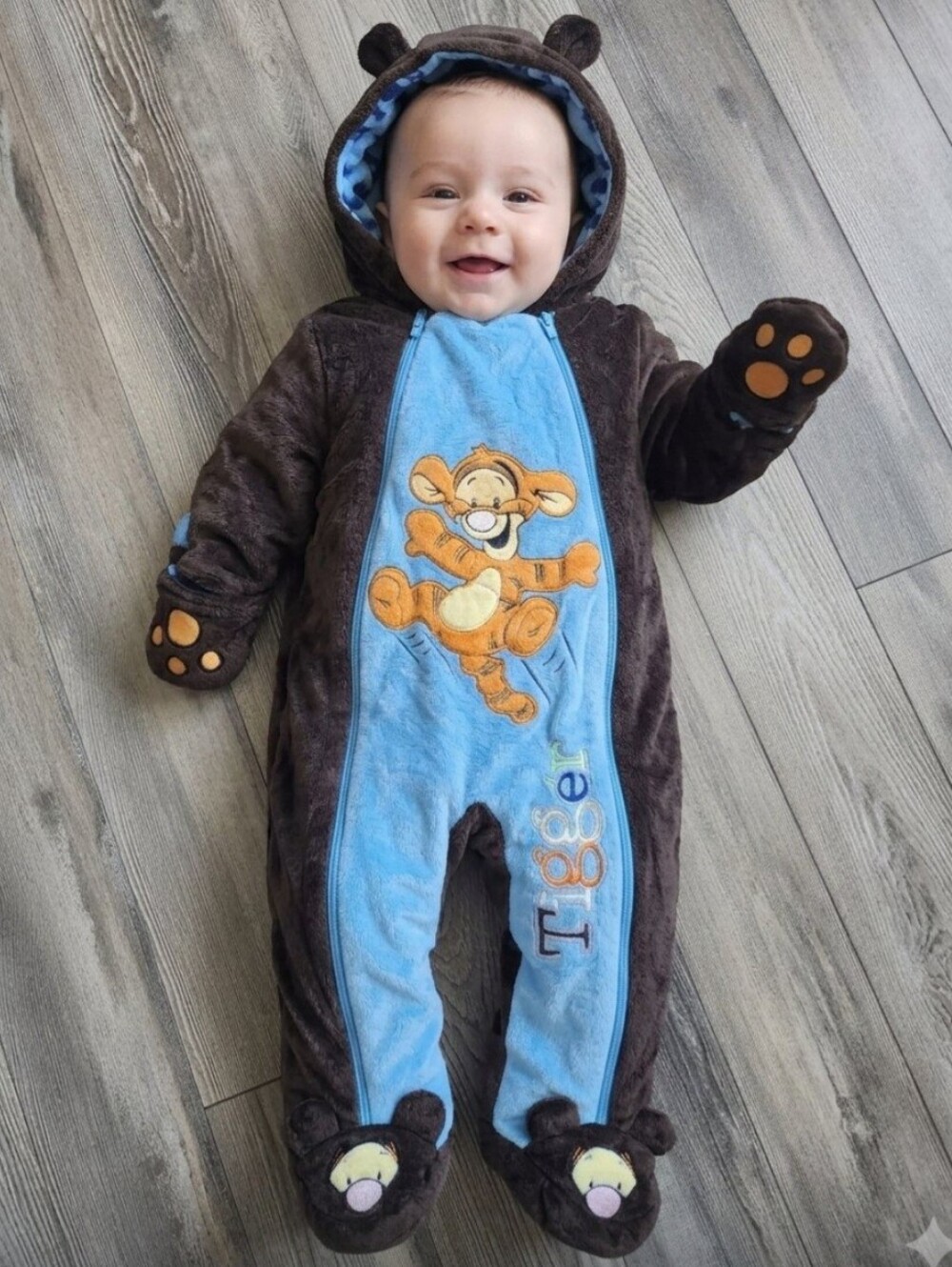 Vintage Disney Baby Tigger fleece Snowsuit/pram suit Like New/ SIze: 12 Months